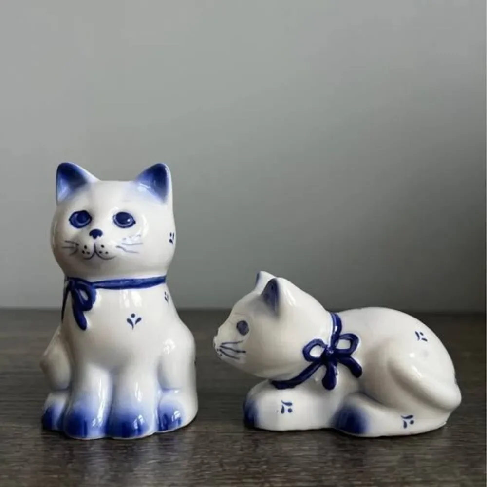 Vintage Blue and White Cat Salt & Pepper Shaker Set